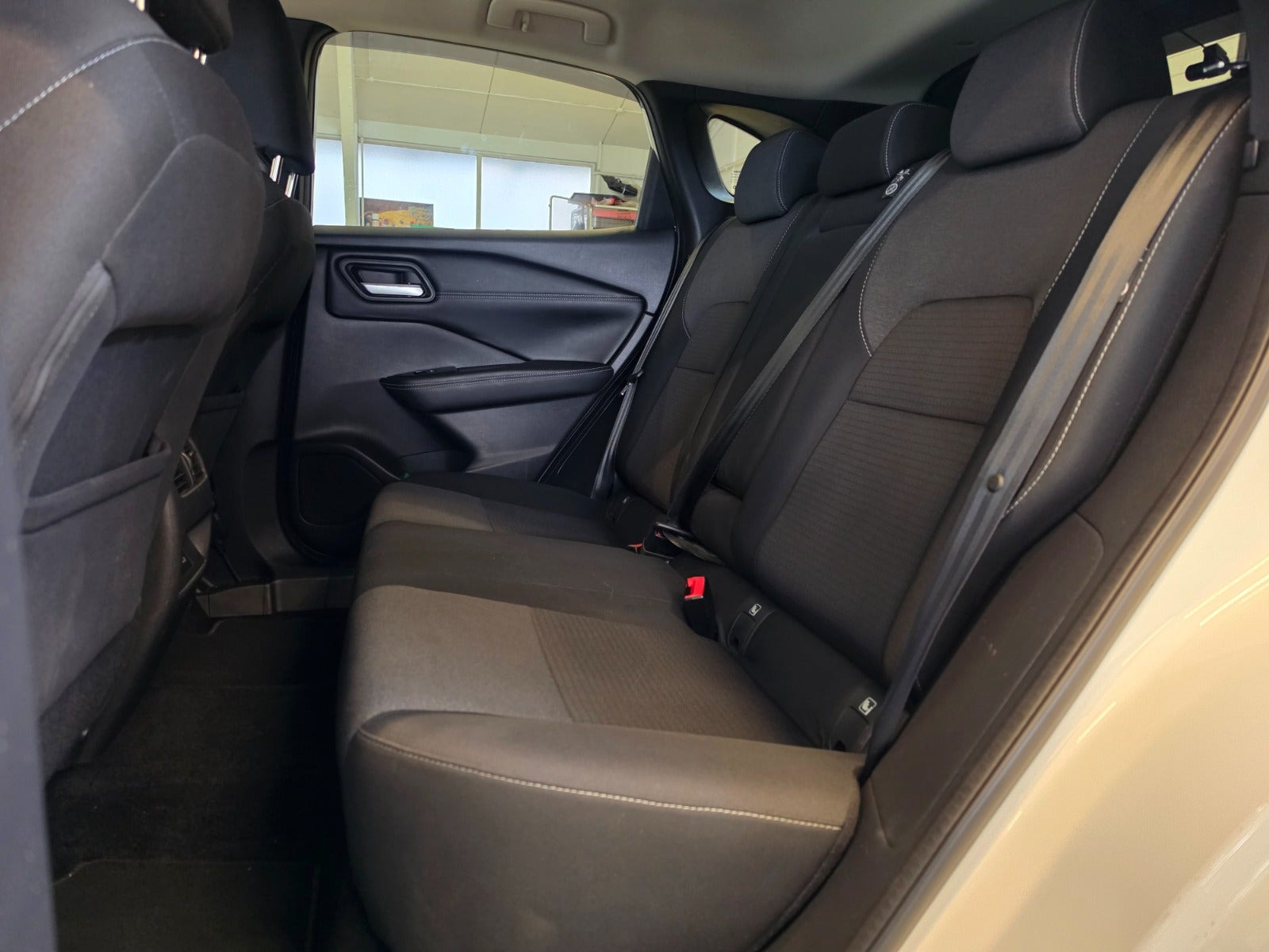 Hvid Nissan Qashqai fra 2021