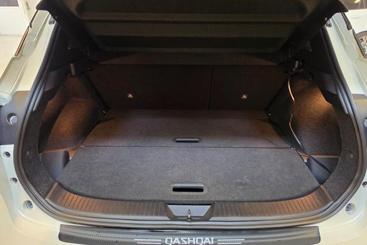 Hvid Nissan Qashqai fra 2021