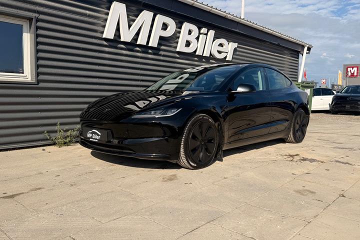 Sort Tesla Model 3 fra 2024