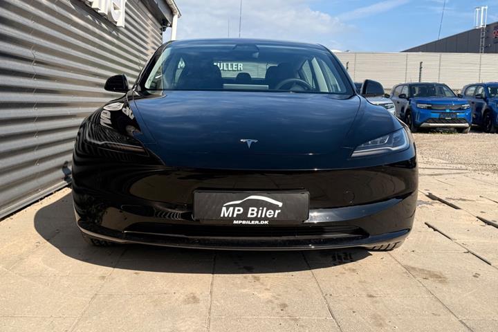 Sort Tesla Model 3 fra 2024