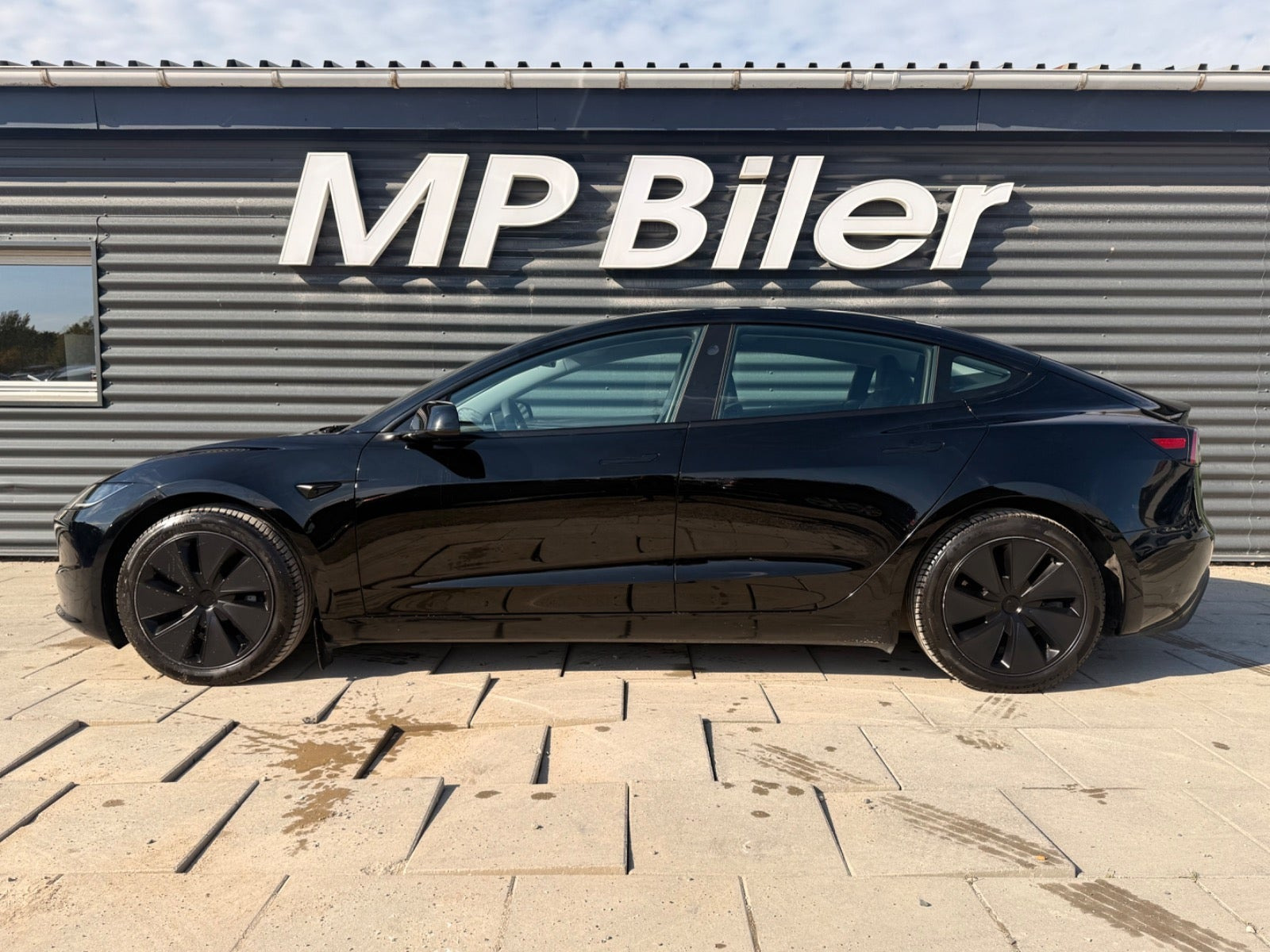 Sort Tesla Model 3 fra 2024
