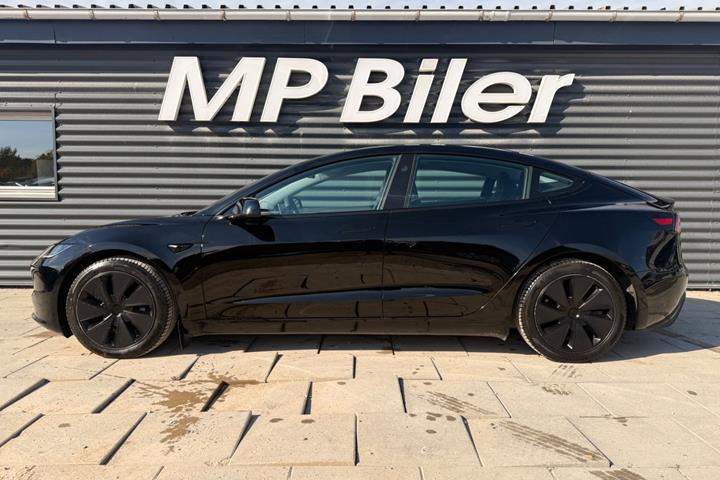Sort Tesla Model 3 fra 2024