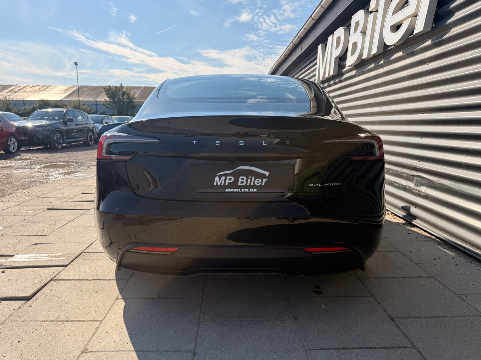 Sort Tesla Model 3 fra 2024