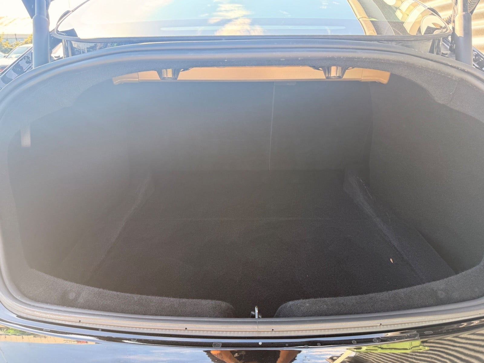 Sort Tesla Model 3 fra 2024