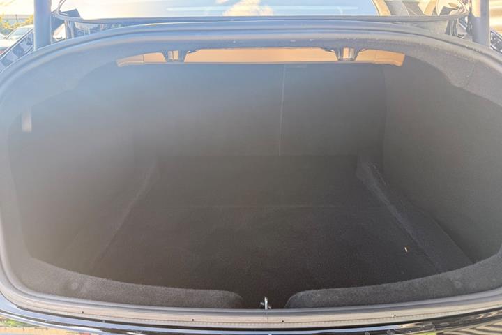 Sort Tesla Model 3 fra 2024