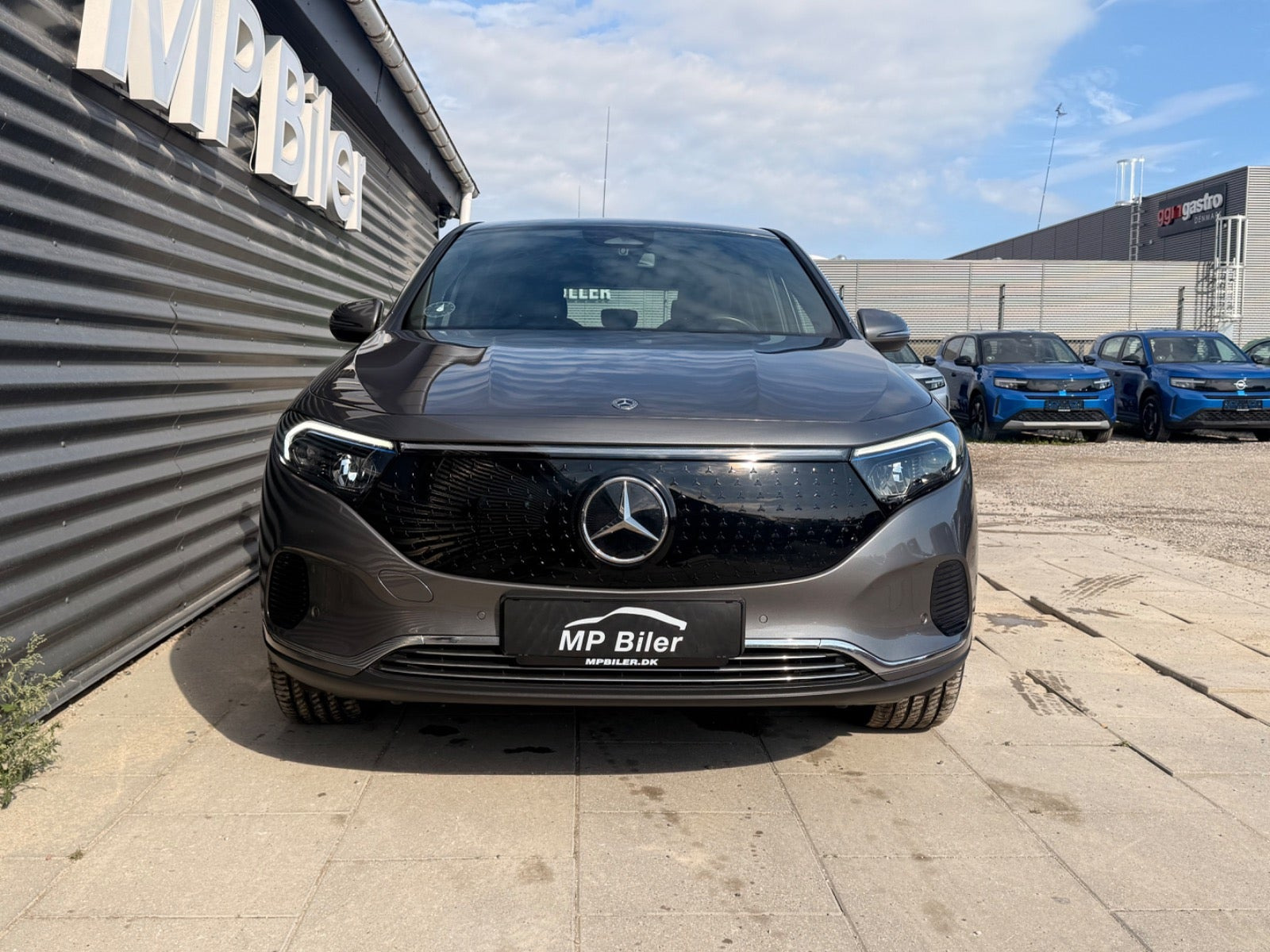 Grå Mercedes EQA250+ fra 2024