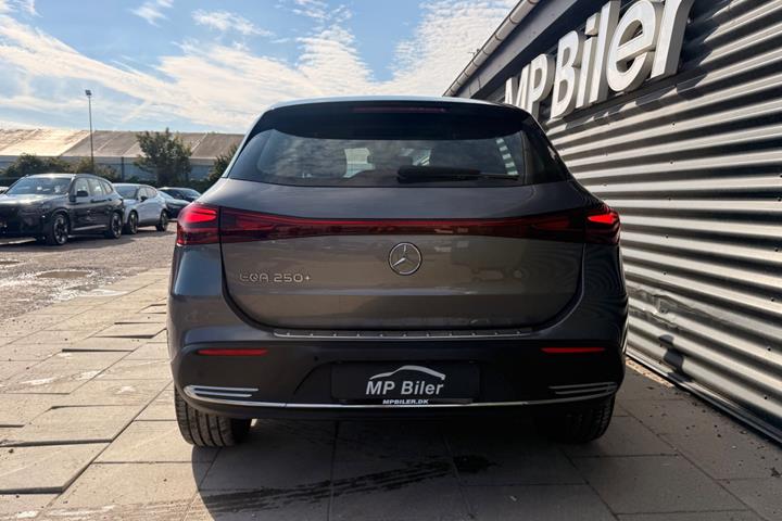 Grå Mercedes EQA250+ fra 2024