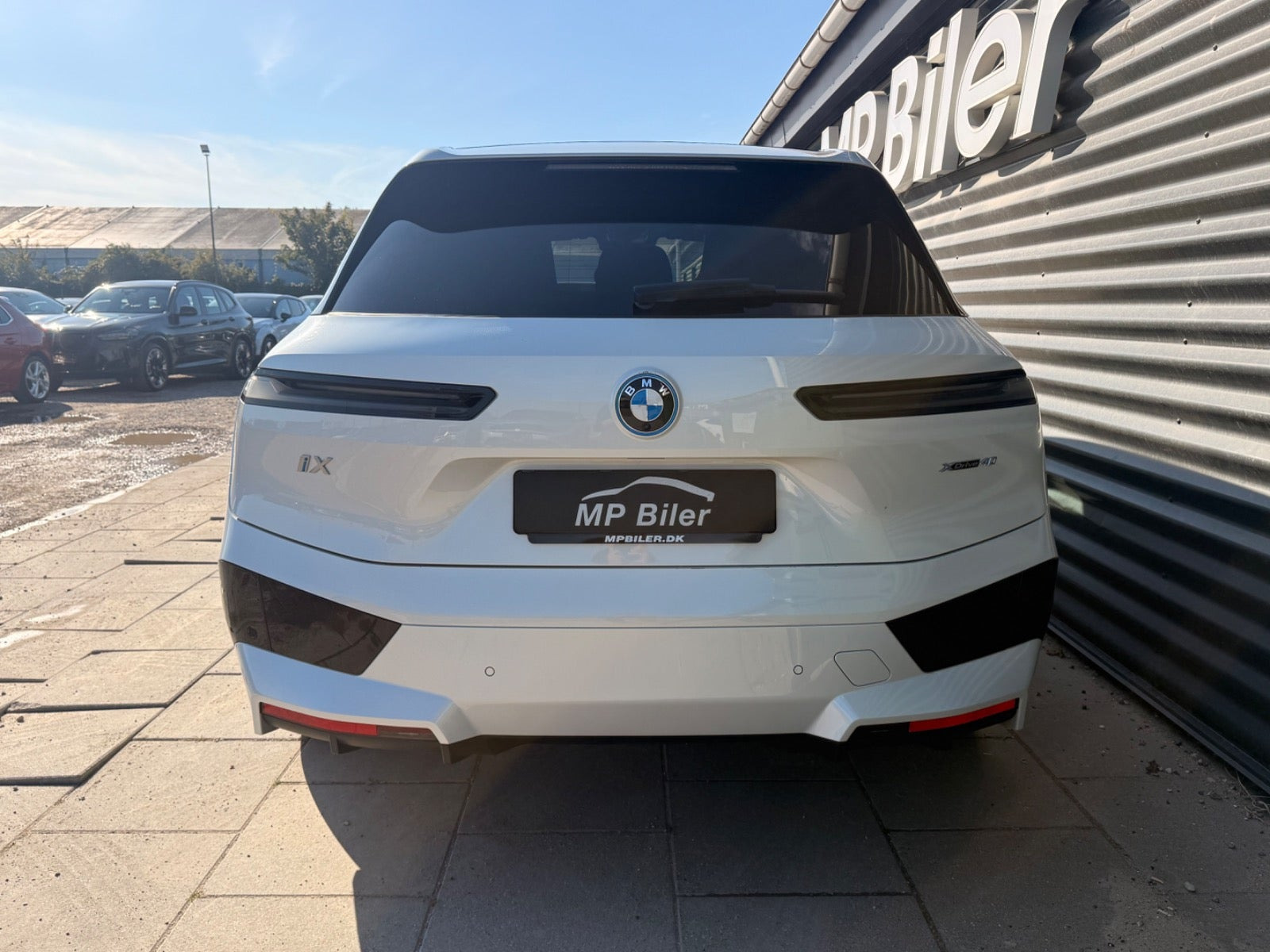 Hvid BMW iX fra 2023