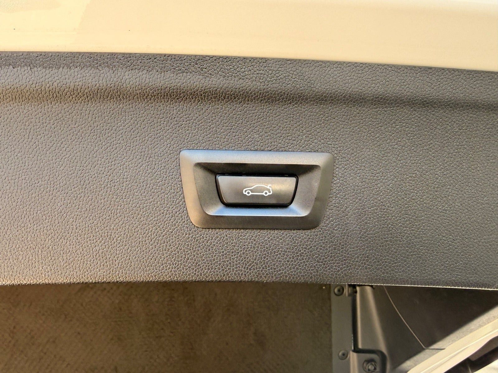 Hvid BMW iX fra 2023