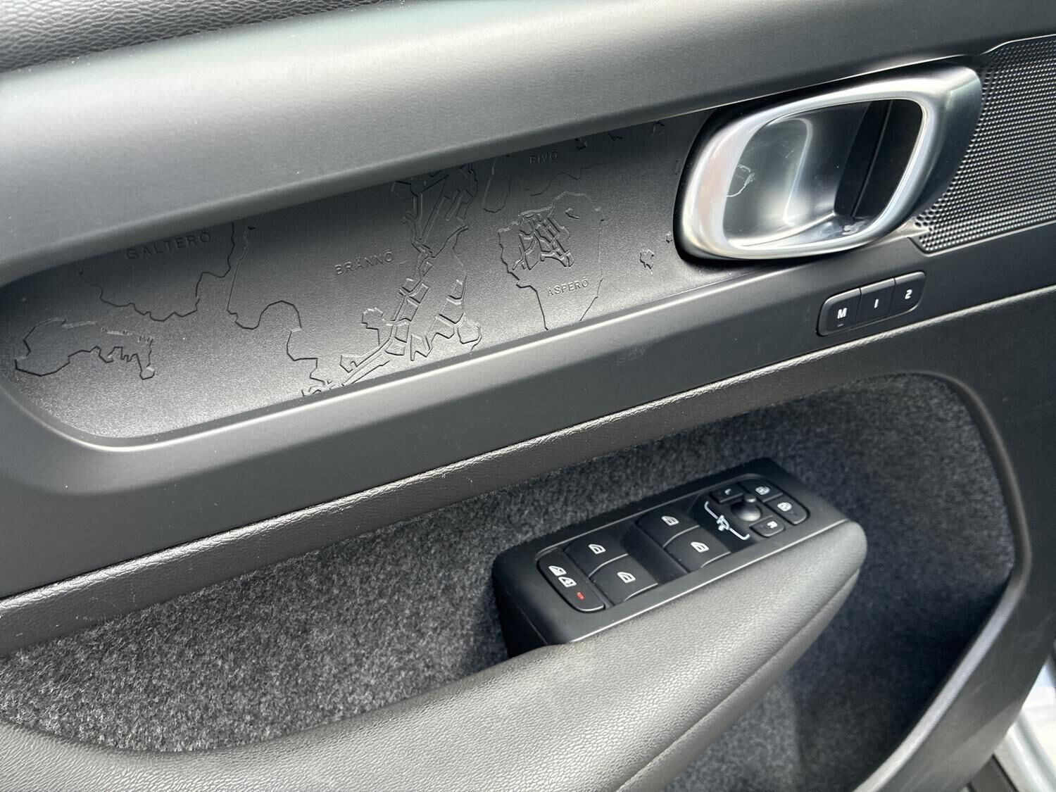 Grå Volvo EX40 fra 2025