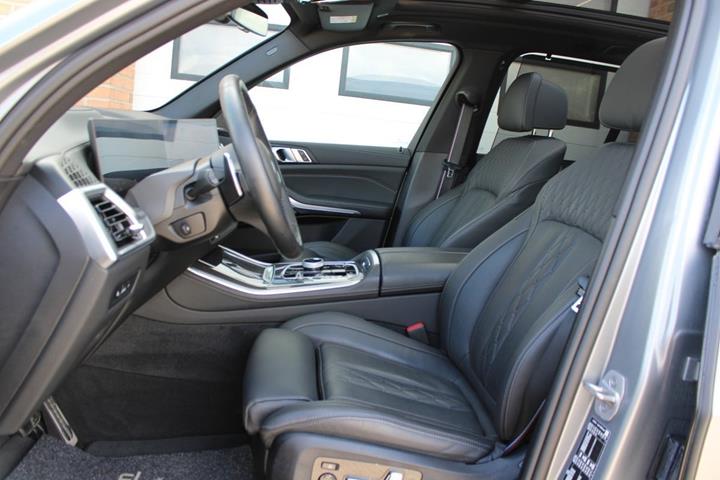 Grå BMW X5 fra 2024