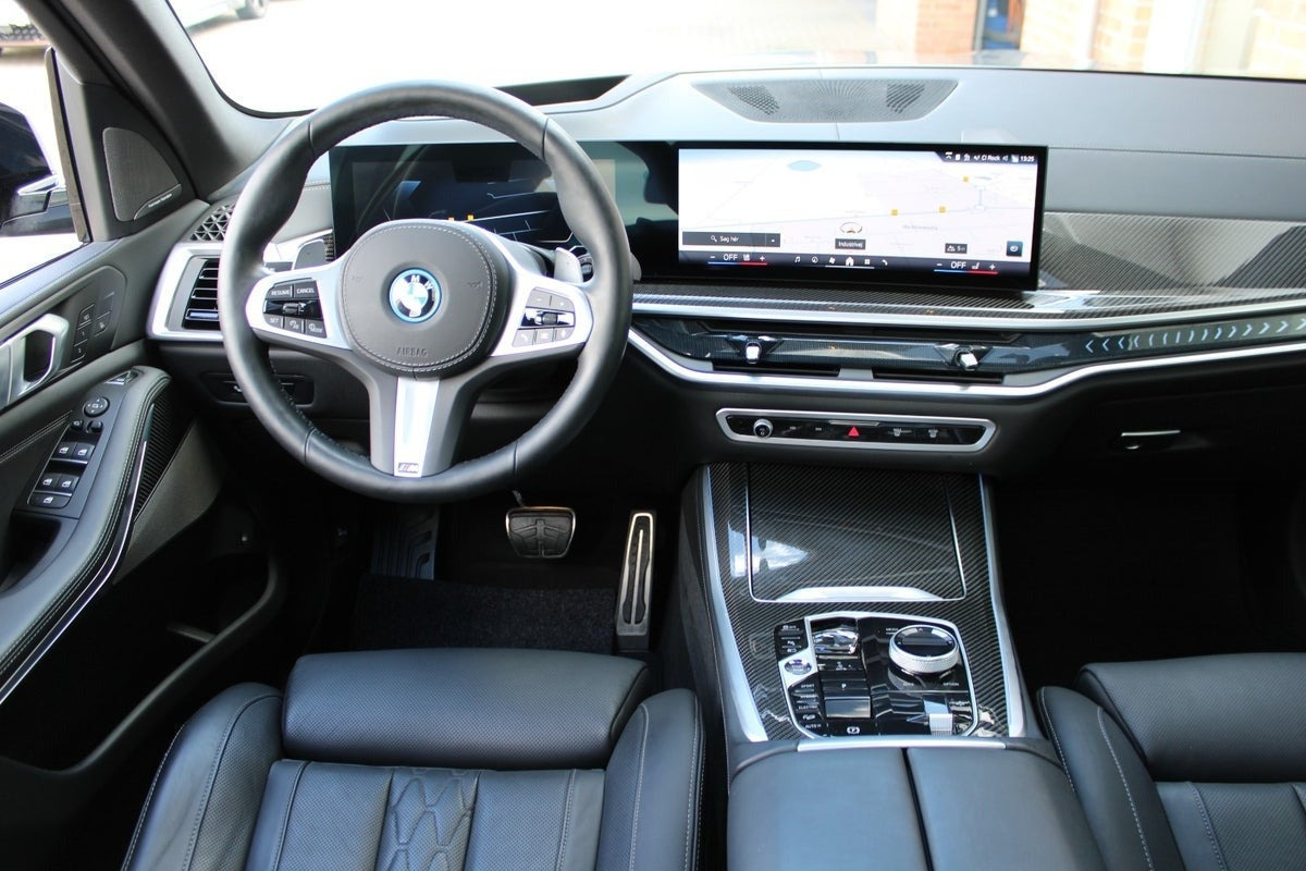 Grå BMW X5 fra 2024