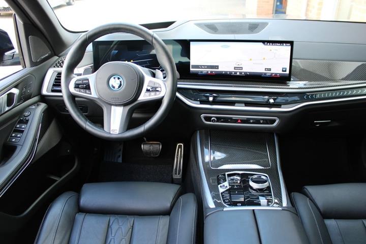Grå BMW X5 fra 2024