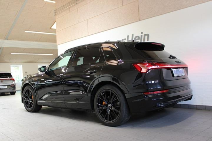 Sort Audi e-tron fra 2023