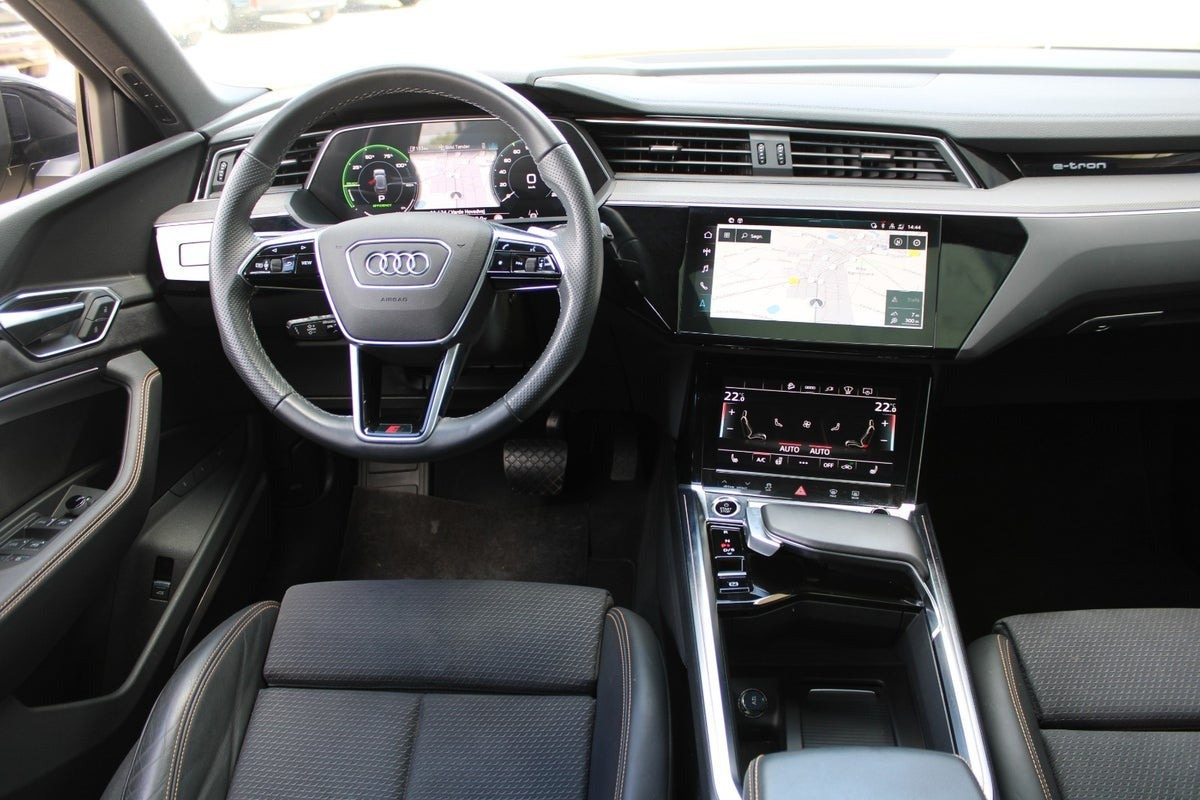 Sort Audi e-tron fra 2023