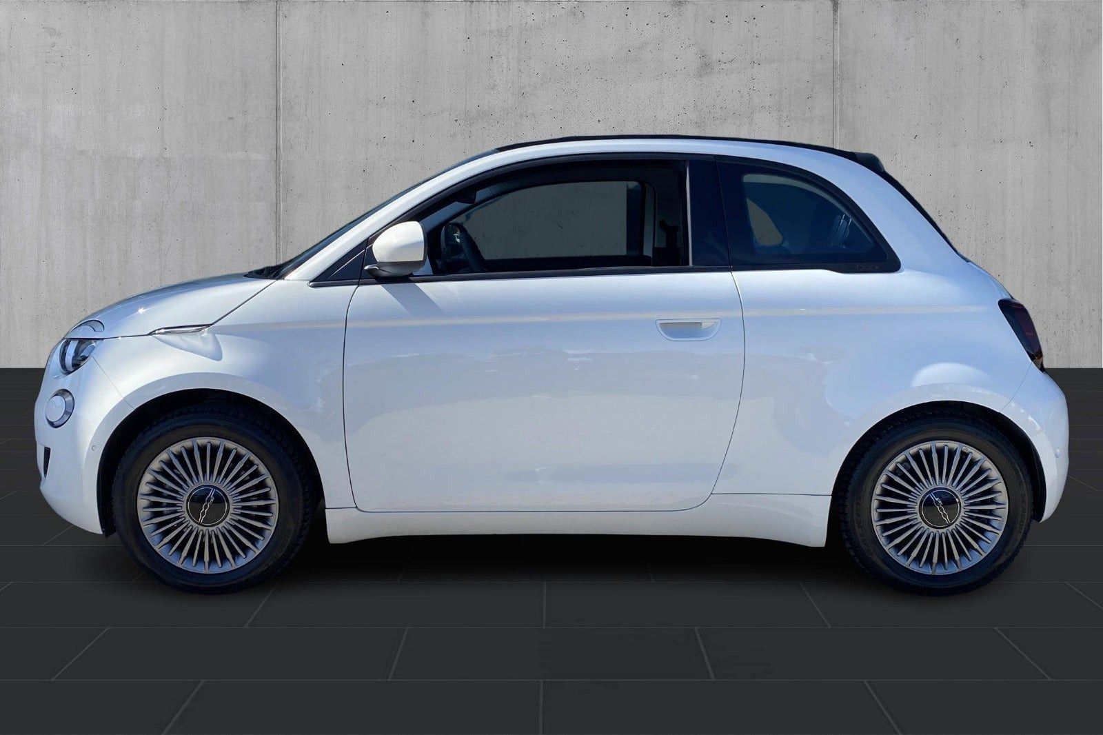 Hvid Fiat 500e fra 2023