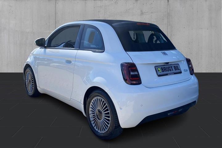 Hvid Fiat 500e fra 2023