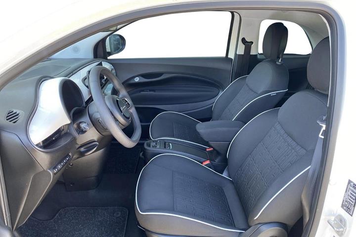 Hvid Fiat 500e fra 2023