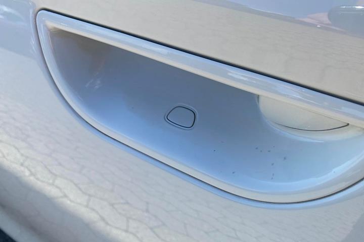 Hvid Fiat 500e fra 2023