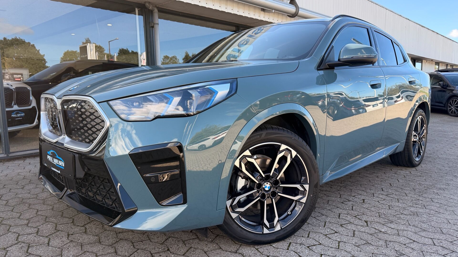 Grøn BMW iX2 fra 2026
