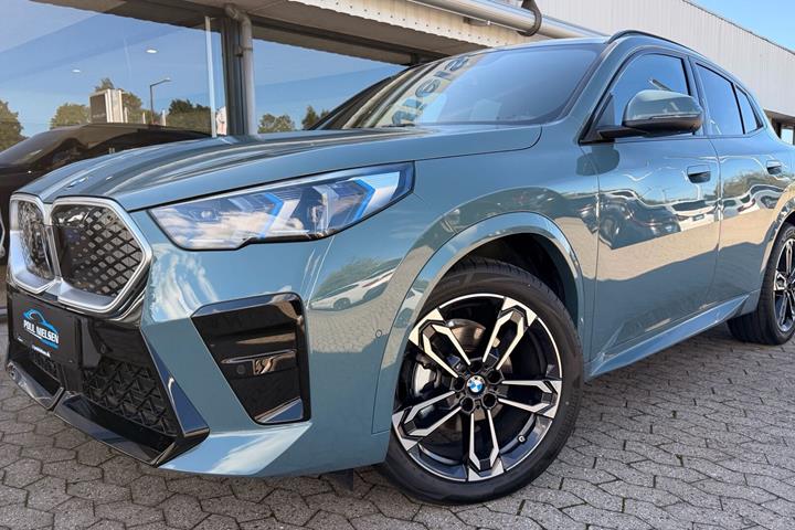 Grøn BMW iX2 fra 2026