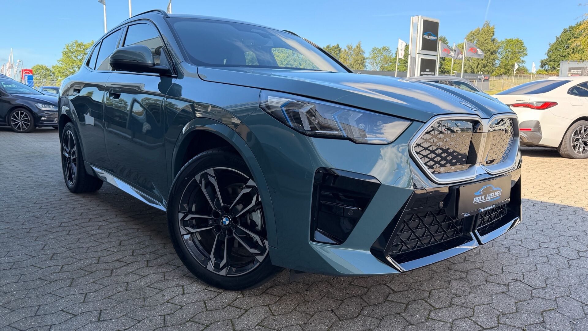 Grøn BMW iX2 fra 2026