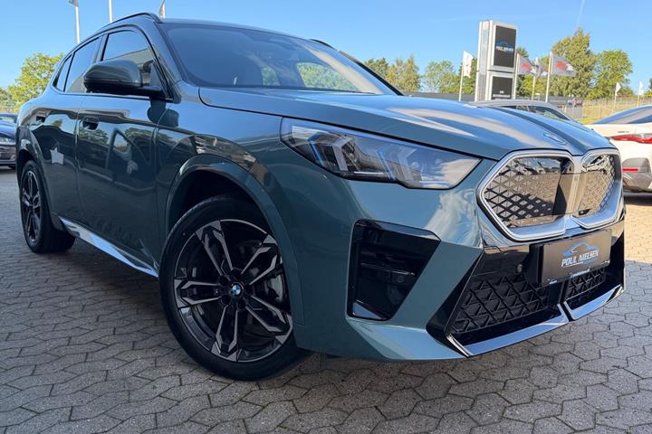 Grøn BMW iX2 fra 2026
