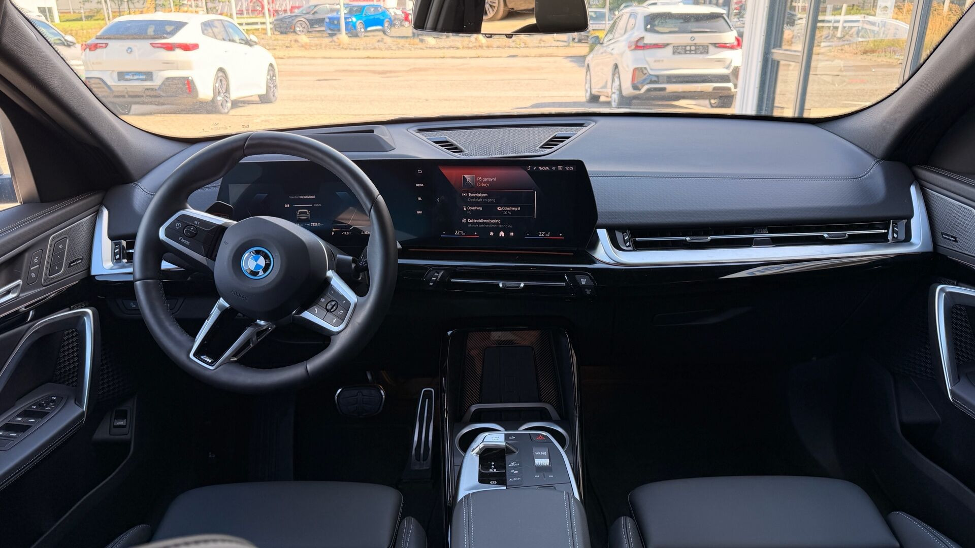 Grøn BMW iX2 fra 2026