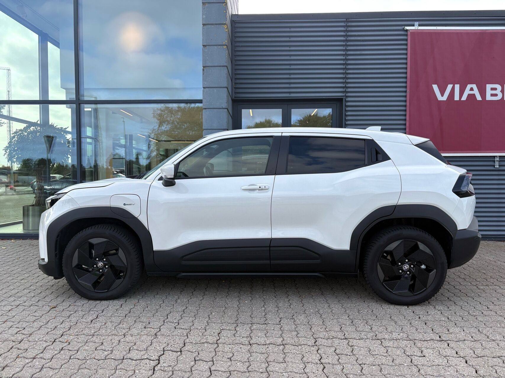 Hvid Toyota Urban Cruiser fra 2026