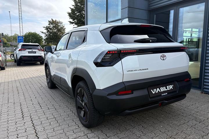 Hvid Toyota Urban Cruiser fra 2026