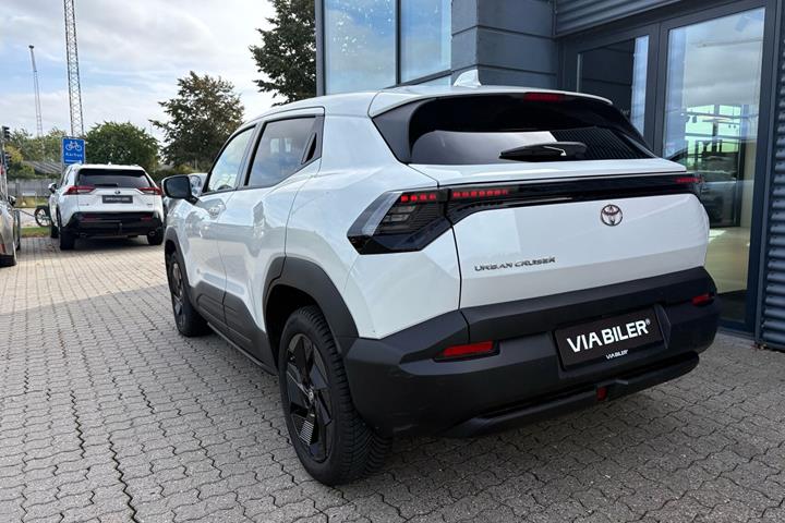 Hvid Toyota Urban Cruiser fra 2026