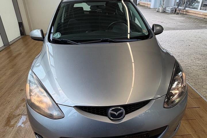 Sølv Mazda 2 fra 2009