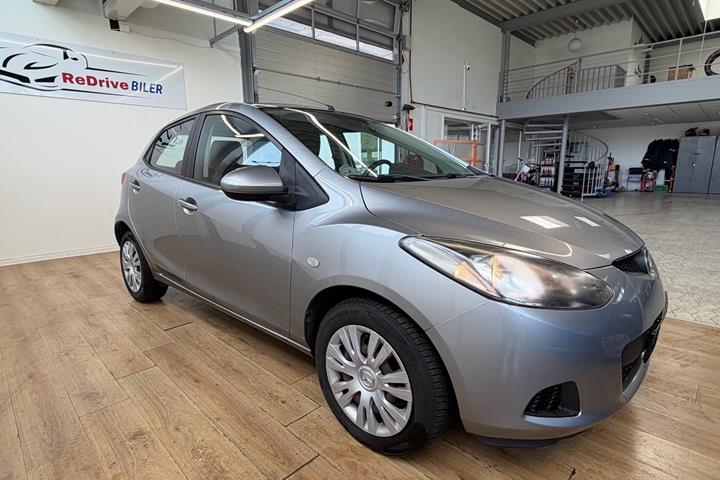 Sølv Mazda 2 fra 2009