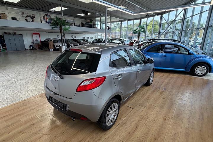 Sølv Mazda 2 fra 2009