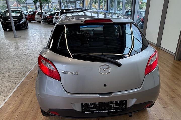 Sølv Mazda 2 fra 2009