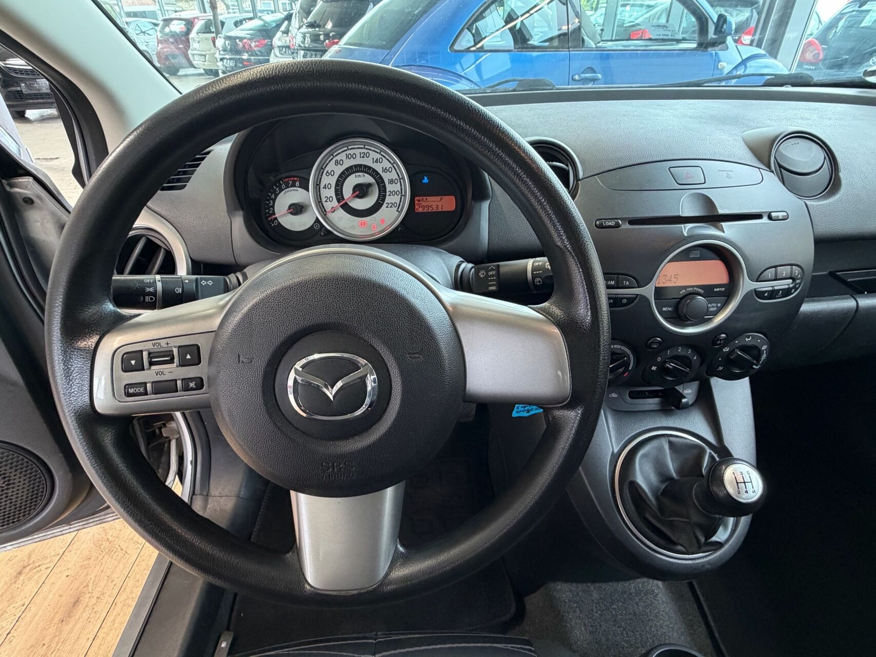 Sølv Mazda 2 fra 2009