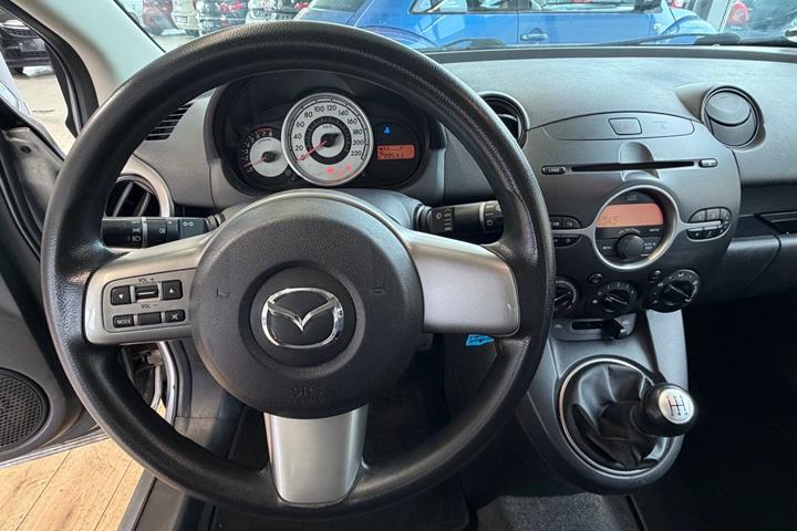 Sølv Mazda 2 fra 2009