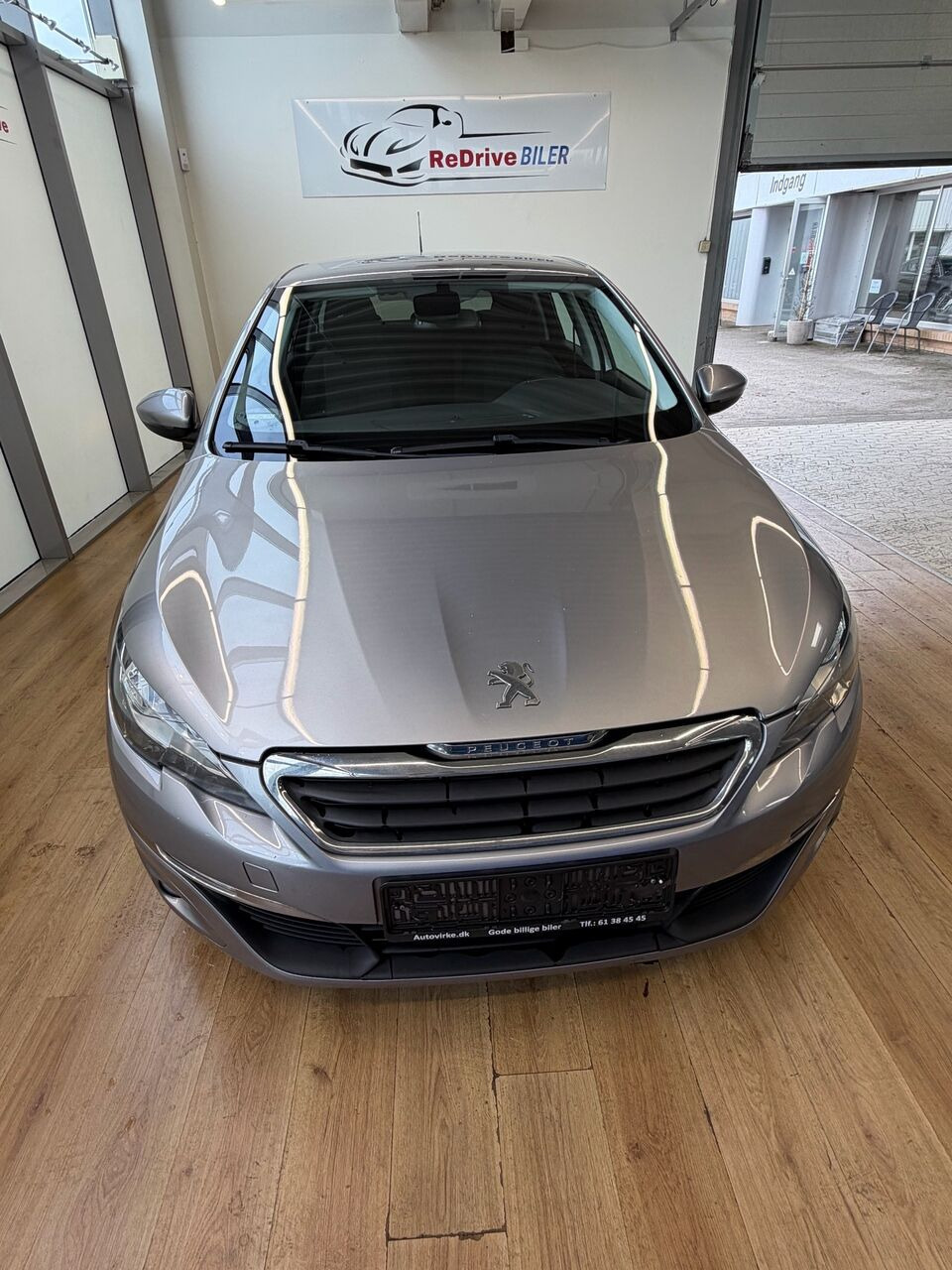 Grå Peugeot 308 fra 2014