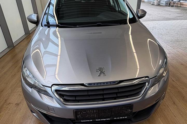Grå Peugeot 308 fra 2014