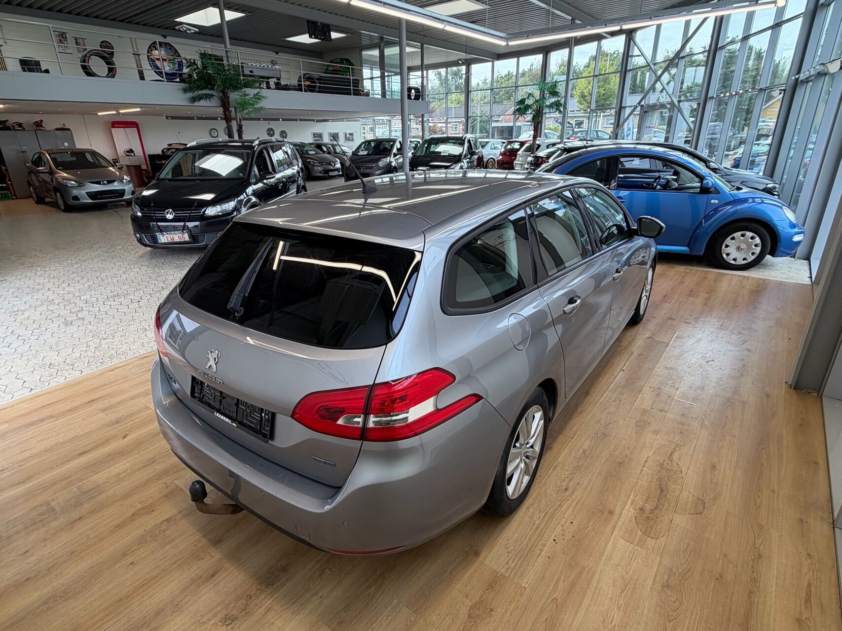 Grå Peugeot 308 fra 2014