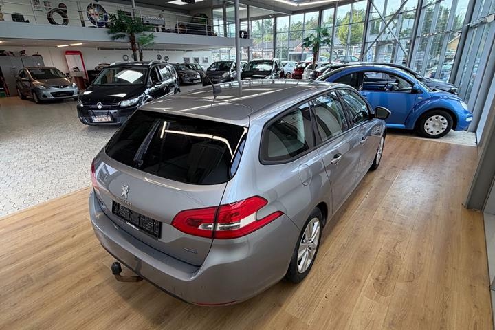 Grå Peugeot 308 fra 2014