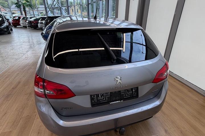Grå Peugeot 308 fra 2014