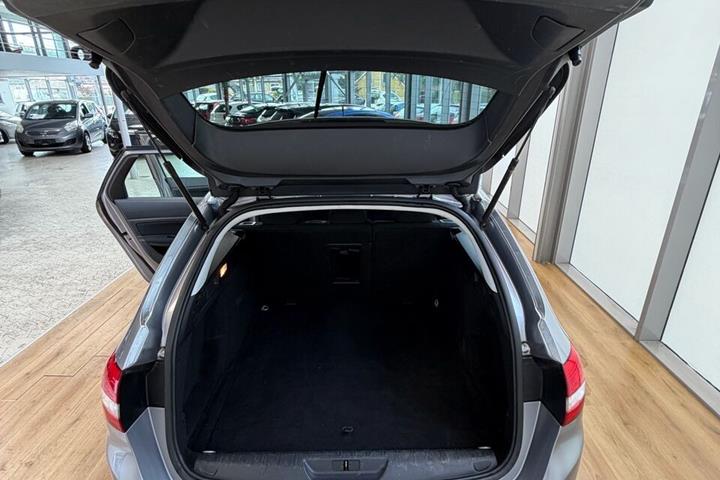 Grå Peugeot 308 fra 2014