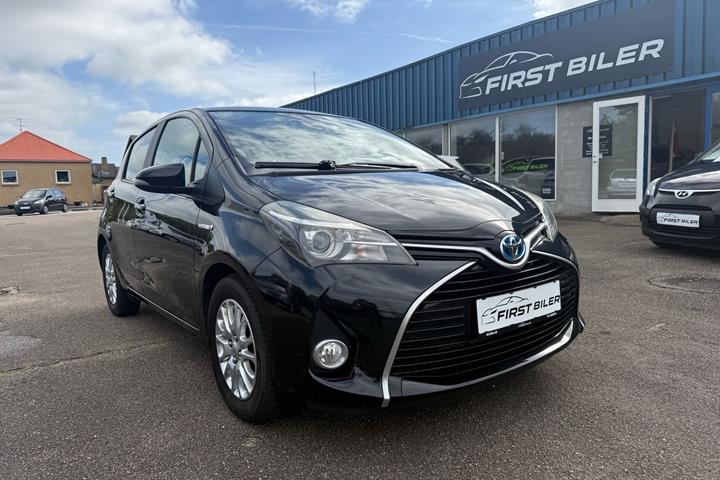 undefined Toyota Yaris fra 2016 set udefra