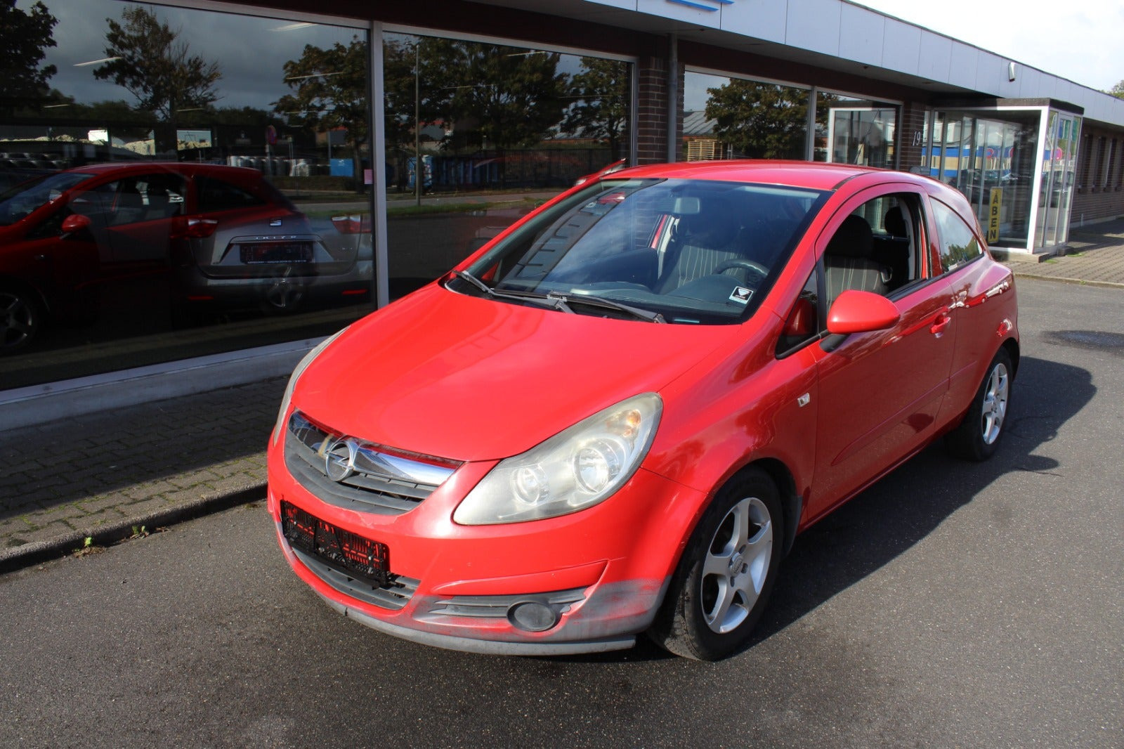 Rød Opel Corsa fra 2007