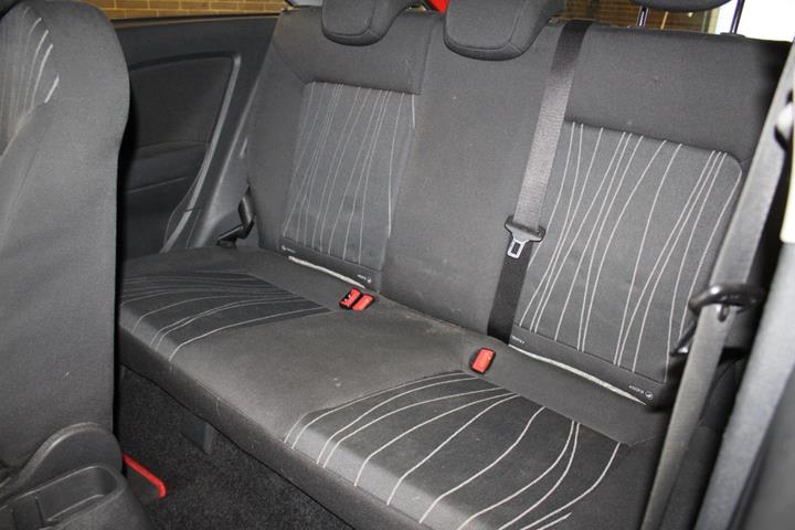 Rød Opel Corsa fra 2007