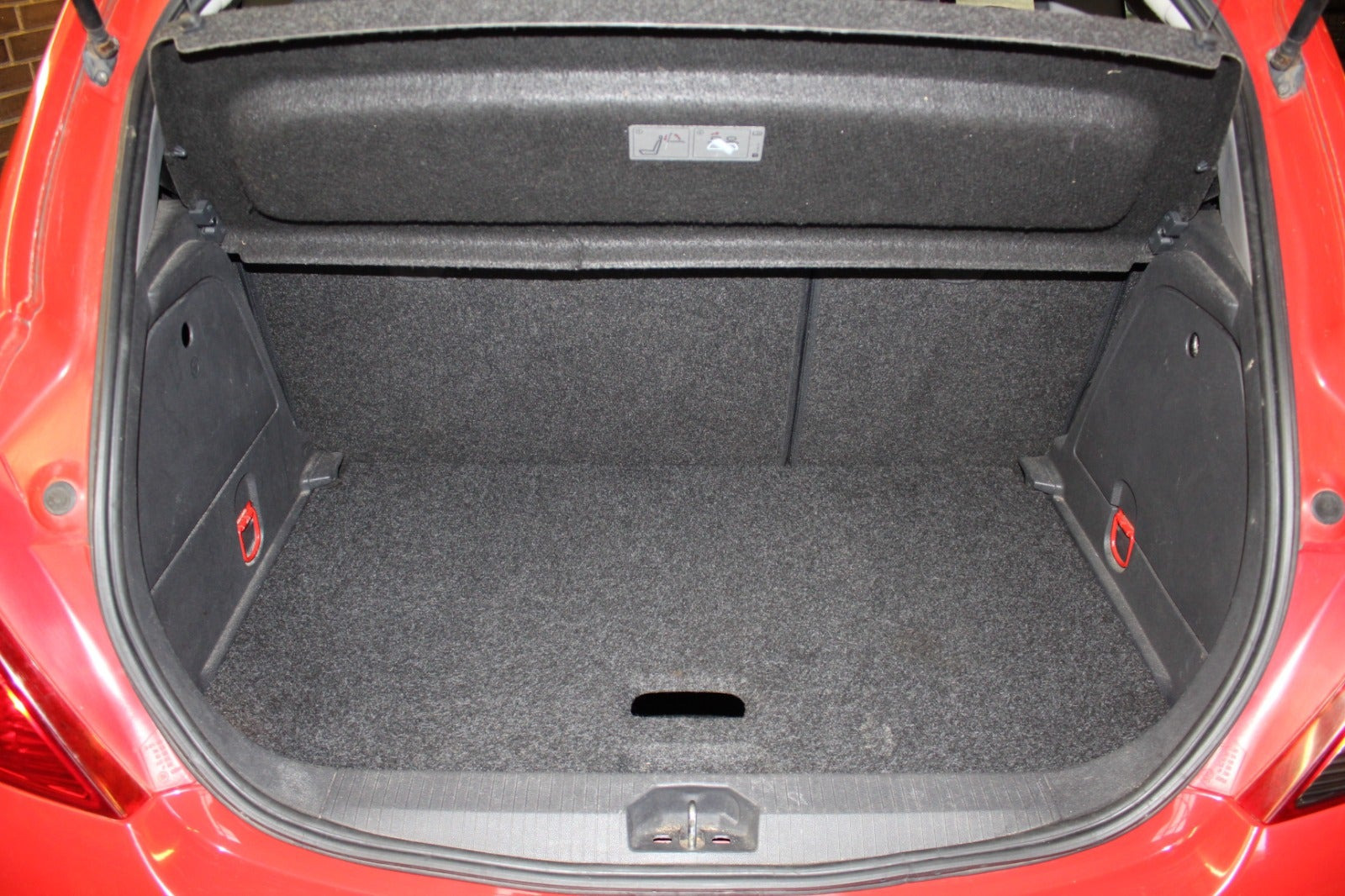 Rød Opel Corsa fra 2007