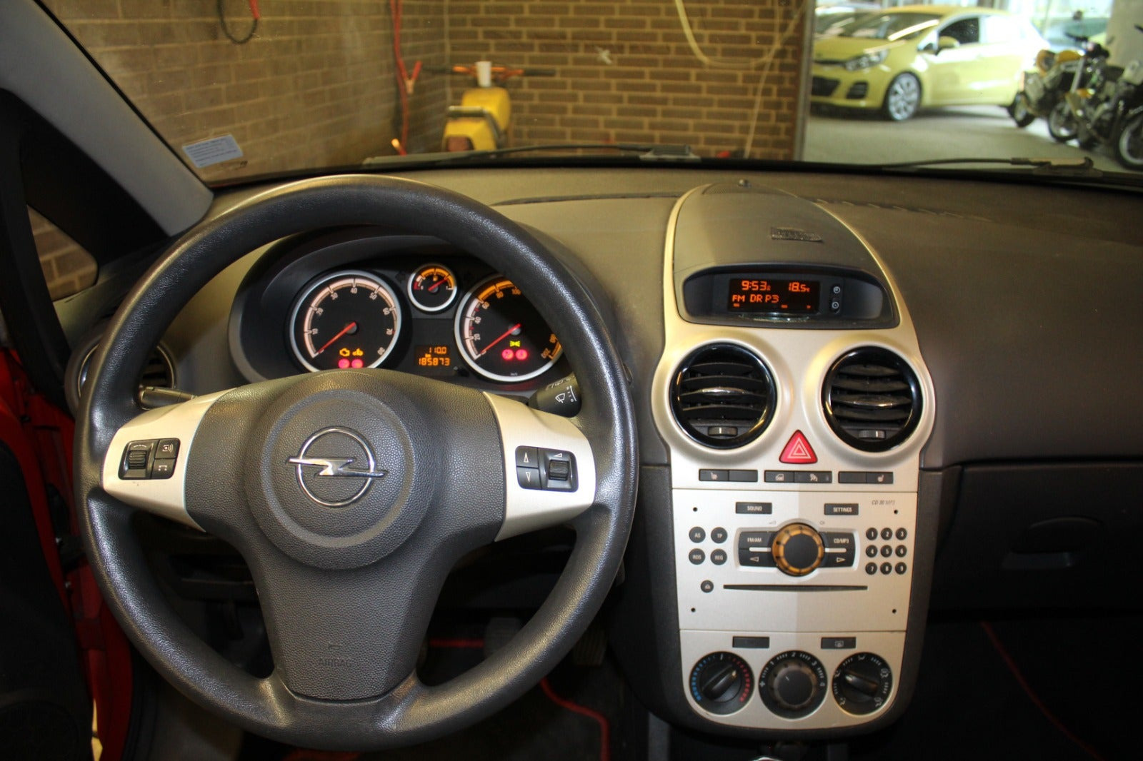 Rød Opel Corsa fra 2007