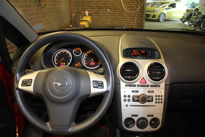 Rød Opel Corsa fra 2007
