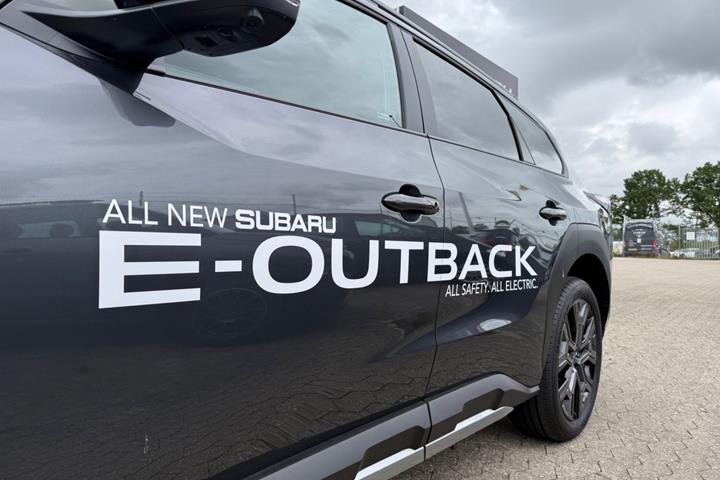 Grå Subaru e-Outback fra 2026